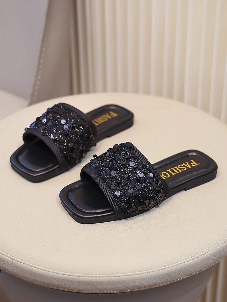 夏季新款女童凉鞋亮片边设计时尚大方闪亮平底沙滩拖鞋