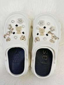 Nowe modne oryginalne gorące-sprzedażowe kokardki z kryształkami seria misiów DIY chodaki dekoracje akcesoria, 18 sztuk/zestaw - sztuczne perły kryształki LOVE Letter, sztuczne perły łezki 5-płatkowy kwiat, kokarda z kryształkami w kształcie serca, 3D sztuczne perły, odpinane klipsy do butów