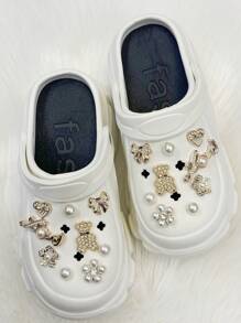 Nowe modne oryginalne gorące-sprzedażowe kokardki z kryształkami seria misiów DIY chodaki dekoracje akcesoria, 18 sztuk/zestaw - sztuczne perły kryształki LOVE Letter, sztuczne perły łezki 5-płatkowy kwiat, kokarda z kryształkami w kształcie serca, 3D sztuczne perły, odpinane klipsy do butów