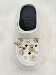 Nowe modne oryginalne gorące-sprzedażowe kokardki z kryształkami seria misiów DIY chodaki dekoracje akcesoria, 18 sztuk/zestaw - sztuczne perły kryształki LOVE Letter, sztuczne perły łezki 5-płatkowy kwiat, kokarda z kryształkami w kształcie serca, 3D sztuczne perły, odpinane klipsy do butów