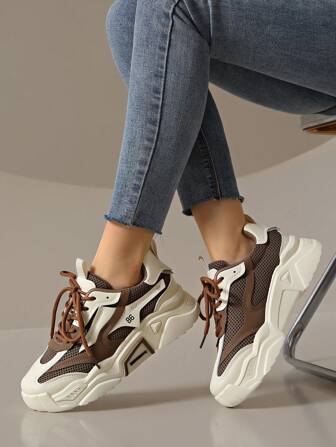 Nuove sneaker casual con suola spessa per donna, scarpe con lacci di colore cervo, sneaker di moda in rete marrone con suola spessa, adatte per tutte le stagioni