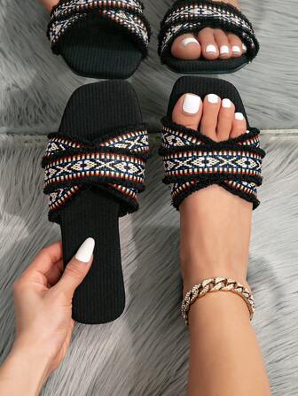 Women Fashion Flat Sandals, Summer Beach Anti-Slip Cute Slippers, Black Stripe Low Heel Sandals, Suitable For Middle East