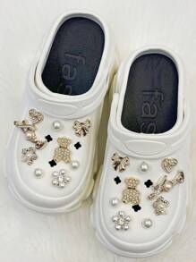 Nowe modne oryginalne gorące-sprzedażowe kokardki z kryształkami seria misiów DIY chodaki dekoracje akcesoria, 18 sztuk/zestaw - sztuczne perły kryształki LOVE Letter, sztuczne perły łezki 5-płatkowy kwiat, kokarda z kryształkami w kształcie serca, 3D sztuczne perły, odpinane klipsy do butów