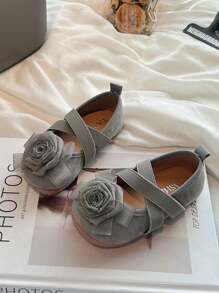 1 para dziewczęcych jednolitych kolorów zamszowych płaskich butów z dekoracją kwiatową, prosty elegancki styl francuski romantyczny, odpowiedni na wiosnę i lato