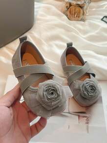 1 para dziewczęcych jednolitych kolorów zamszowych płaskich butów z dekoracją kwiatową, prosty elegancki styl francuski romantyczny, odpowiedni na wiosnę i lato