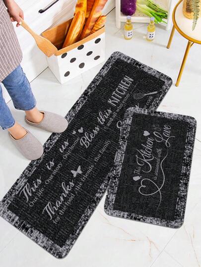 قطعة سجادة مطبوع عليها نص رسومي على خلفية سوداء كلاسيكية، سجادة مستطيلة من القطيفة الناعمة، مانعة للانزلاق وماصة للماء، مناسبة للمطبخ وغرفة الطعام وغرفة المعيشة
