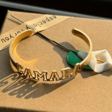 可定制不锈钢可调节开口手镯个性化姓名袖口手镯，适合女士 - 优雅的日常佩戴配饰，适合购物、约会、婚礼、宴会和理想的礼物 - 金色 - 查看 2