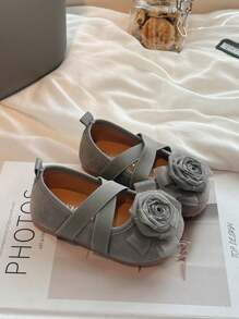 1 para dziewczęcych jednolitych kolorów zamszowych płaskich butów z dekoracją kwiatową, prosty elegancki styl francuski romantyczny, odpowiedni na wiosnę i lato