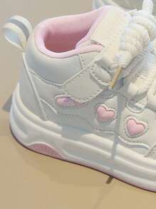 1 Par de Zapatos deportivos de suela suave con diseño de corazón y letra, de corte medio, versátiles y casuales, aptos para todas las estaciones, para niños y niñas