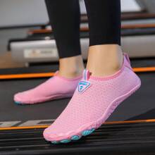 زوج من أحذية المياه للنساء لرياضة الخارجية، أحذية تنفس وتجف بسرعة للتنزه تحت الماء، أحذية كاجوال لون داكن منخفضة الرقبة للشاطئ - وردي - مشاهدة 3