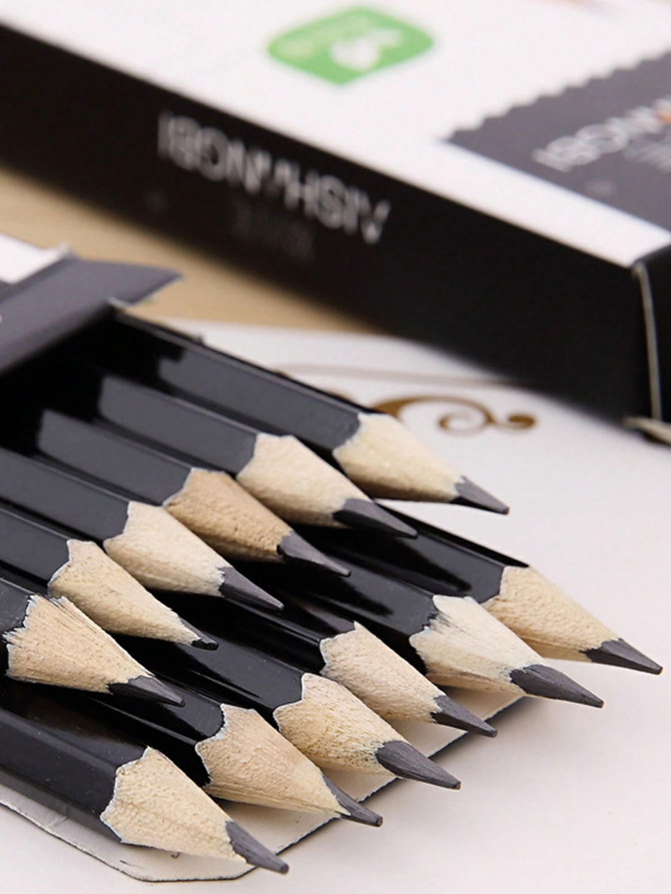 طقم 12 قلم رصاص أسود مع ممحاة + مبراة قلم – مستلزم...