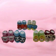 ZAPATITOS DE TELA PARA BEBE , DISEÑOS MUY COLORIDOS , DISEÑOS DE ANIMALITOS EN 3D, BORDADOS , 1 PAR DE ZAPATITOS COMO SE MUESTRAN EN LA FOTO. - Multicolor - Ver 4