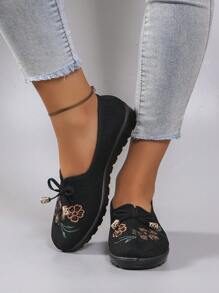 秋冬女装春季新款时尚透气轻便防滑休闲运动鞋，平底乐福鞋，女式运动鞋