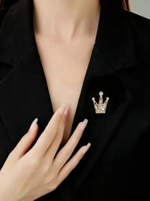 1pc Crown Brooch Pin, Metal Badge Rhinestone Embellished Crown Shaped Luxury Brooch, Unique Creative Alloy Inlaid Rhinestone Brooch Pin, Suitable For Men & Women