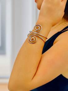 1pc Fashion Metallic Muzieknoot Manchet Armband, Vintage Stijl Gegalvaniseerde Metalen Bangle Geschikt Voor Dagelijks Gebruik, Cadeau Voor Vrouwen