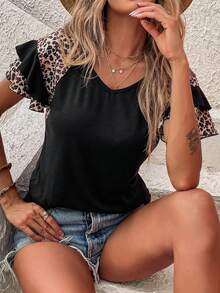 Acelitt Áo thun nữ cổ chữ V dáng rộng, phối họa tiết da báo và tay áo bèo nhún. - màu đen - Xem 5