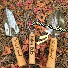 10pcs,50pcs,Customized Personalized Garden Tools Gift Wood Set For Gardener, Housewarming, Mom, Wife, Grandmother - Includes Shovel, Rake, & Trowel Complete Set - Apricot - View 1