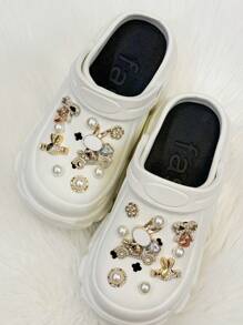 Nuevo accesorio de decoración de zapatos en forma de diamante, perla, corazón, bicicleta y conejo con diseño de gota de cristal, serie de conejos, 18 piezas extraíbles