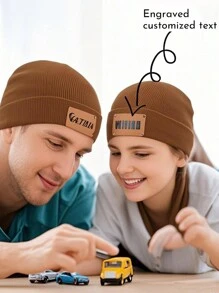 定制无檐便帽，个性化冬帽，皮革补丁针织帽，适合任何年龄段的冬季无檐便帽。涤纶定制无檐便帽，冬季