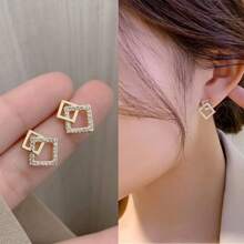 1 Par de Brincos de Pressão Geométricos Simples com Strass, Adequados para Mulheres em Feriados, Festas e Casamentos