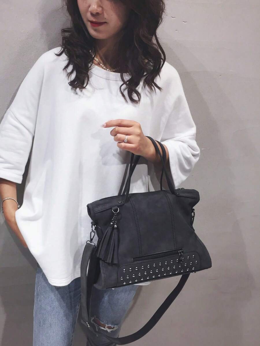 Vintage Fashionable Large Capacity Commuter Riveted Tassel Tote Bag, Versatile