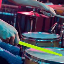 1 Paio di Bacchette Luminose Verde Brillante - Bacchette Fluorescenti Tipo 5A per Esibizioni dal Vivo, Batteristi Professionisti e Principianti - Perfette per Appassionati di Batteria e Amanti della Musica