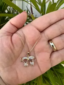 Colar Pingente Casal de Filhos cravejados (Filhos), Semijoia, Ouro 18K