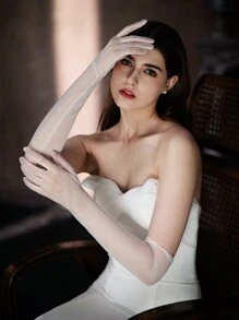 زوج من القفازات الأنيقة للعروس باللون الأبيض العاجي شبكية بسيطة، لفستان الزفاف والحفلات الرسمية وتصوير حفل الزفاف، إكسسوار أساسي لفستان الزفاف الأنيق