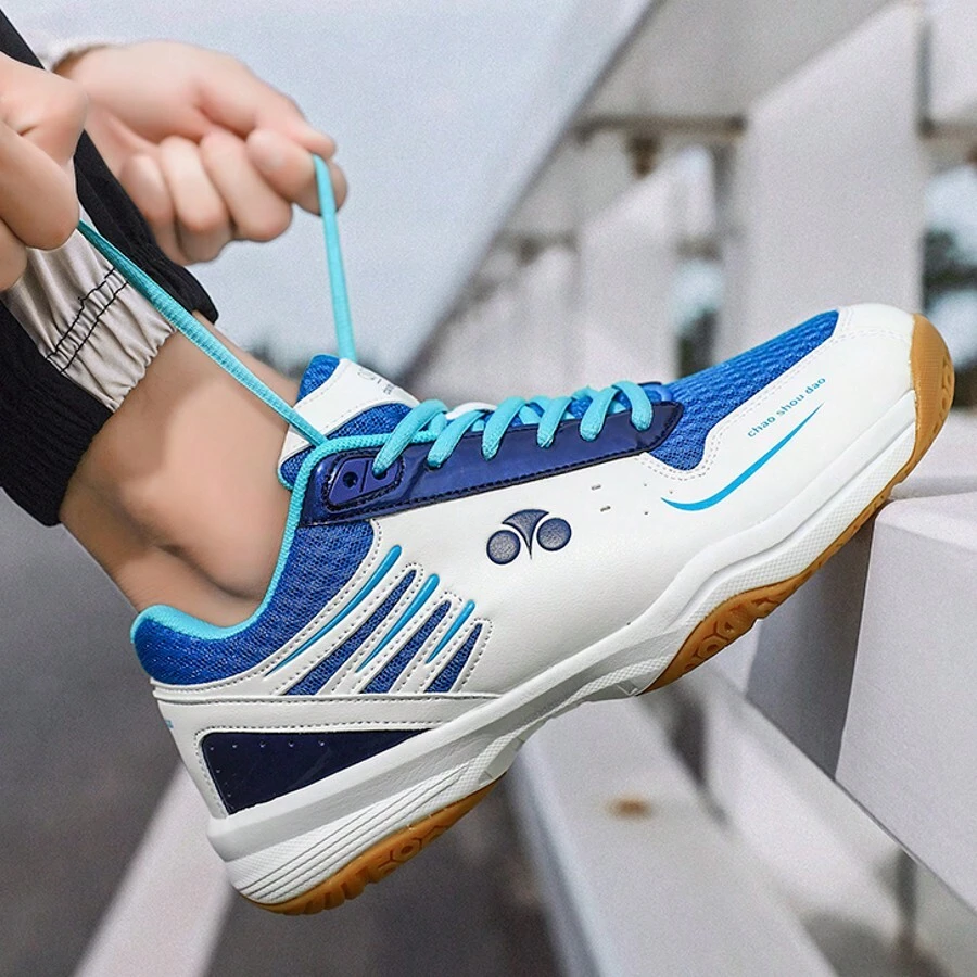 Vogue Beast Island 正品男女款羽毛球鞋，轻便、透气、防滑、耐磨、超轻，适合户外运动、跑步、学生和比赛训练，情侣款设计