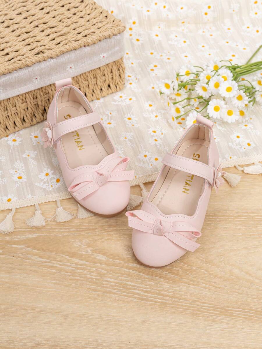 1 双女童蝴蝶结 PU 系带设计可爱儿童平底鞋