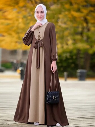 时尚女士拼接撞色连衣裙，腰部采用松紧带设计，圆领长袖，款式端庄得体。