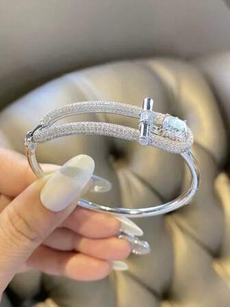 1pc Women's Starry Sky Bangle Bracelet, Luxury Vintage Original Workmanship Cubic Zirconia Encrusted, Fashionable Jewelry For Women, Graceful For Daily Wear And Parties, Perfect Gift