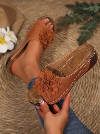 女士厚底坡跟一脚蹬拖鞋，厚底，防水，防滑，夏季花卉装饰露趾凉鞋