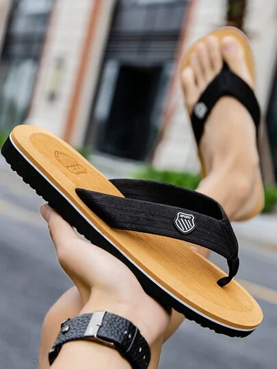 一款专为青少年和男士设计的全新休闲人字拖，穿着舒适、轻便时尚（尺码略小）。