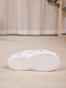 Nuevos zapatos de jardín, zapatos planos ajustables y holgados, pantuflas de dormitorio/viaje/playa, sandalias de punta cerrada