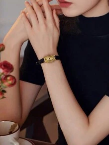 1 Đồng hồ thạch anh vàng phong cách cổ điển mới cho nữ, dây đeo bằng da PU, mặt số hình chữ nhật khắc, số Ả Rập, thiết kế tối giản thời trang thanh lịch, thích hợp để đeo hàng ngày và làm quà tặng sinh nhật - màu đen - Xem 8