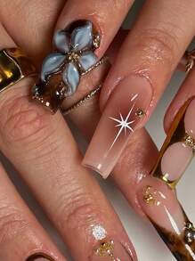 24 piezas de diseños de arte de uñas floral elegante - base marrón con estrellas, líneas doradas y elementos rayados, creando un efecto visual vanguardista y único, que permite a las damas lograr un estilo de uñas postizas atrevido, personalizado