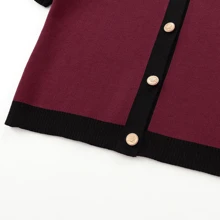 Blusa feminina de malha de manga curta LEILEIBEI, novidade em estilo francês, com blocos de cores, botões, gola redonda e modelagem ajustada. - Borgonha - Ver 6