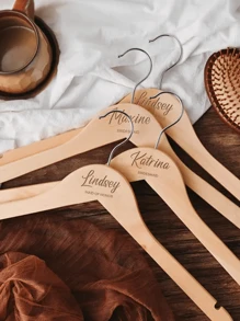 伴娘衣架个性化伴娘衣架婚礼衣架新娘衣架个性化婚礼衣架新娘衣架新娘雕刻、多功能、耐用、防霉、装饰性、精致、时尚、高品质、可爱、现代、定制、独特、个性化、适合他的理想礼物、适合她、男朋友、女朋友、爸爸、妈妈、家人、朋友、儿子、女儿、孩子、厨房、餐厅、卧室、办公室、客厅、家庭、花园、茶室、周年纪念、生日、乔迁、毕业、图形印刷