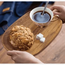 Khay gỗ keo một mảnh thích hợp để đựng nhiều loại đồ ăn, đồ ăn nhẹ, đồ uống, sushi, bít tết, pizza, món tráng miệng, bánh ngọt và bánh mì. Khay đa năng này có thể dùng làm khay đựng đồ ăn sáng, khay đựng cà phê hoặc khay đựng đĩa, khiến nó trở thành vật dụng thiết yếu cho nhà bếp gia đình và là lựa chọn thiết thực cho quà tặng trở lại trường học. - Màu vàng - Xem 2