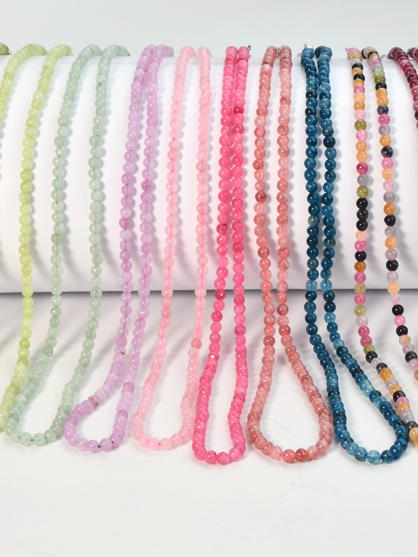 Collar de cuentas de piedras naturales elegante, collar hecho a mano con cuentas de cuarzo rosa y cuarzo de fresa, joyería de energía curativa y equilibrante de colores para mujeres