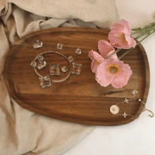 Khay gỗ keo một mảnh thích hợp để đựng nhiều loại đồ ăn, đồ ăn nhẹ, đồ uống, sushi, bít tết, pizza, món tráng miệng, bánh ngọt và bánh mì. Khay đa năng này có thể dùng làm khay đựng đồ ăn sáng, khay đựng cà phê hoặc khay đựng đĩa, khiến nó trở thành vật dụng thiết yếu cho nhà bếp gia đình và là lựa chọn thiết thực cho quà tặng trở lại trường học. - Màu vàng - Xem 5