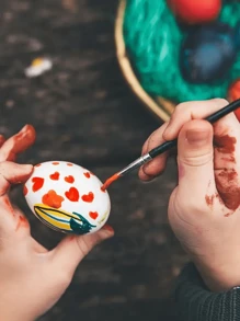 Verpakking van 25 witte plastic paaseieren met hangers, decoratieve eieren zonder veren om te beschilderen en te labelen, zelfgemaakte paasdecoraties, niet-elektrische knutselspullen voor de feestdagen