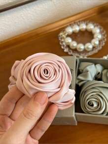 1 件复古缎面发绳，简约时尚玫瑰造型发带，极简主义纯色发带，适合日常通勤户外休闲使用