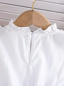 2pcs/Set Girls Fashion Elegant Ruffle Sleeve Round Neck Top And Floral Decorated Denim Effect Shorts Vacation Summer Set