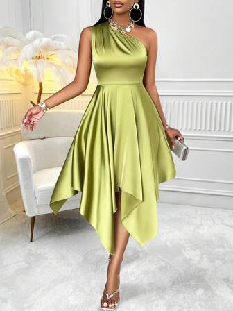 Sommer Mode Kleid mit asymmetrischem Saum, ärmelos und tailliert