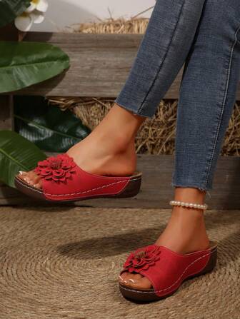 Women's Thick-Soled Platform Wedge Slippers, Waterproof Non-Slip, Outdoor Wear, Lightweight Floral Decor Sandals For Summer