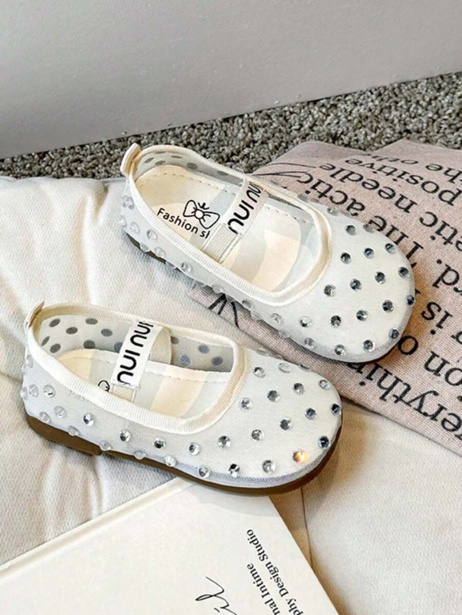 1 双女孩简约时尚休闲优雅网眼平底鞋，适合夏季