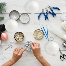 100 Stücke 2,5 cm/0,98 Zoll weiße feste Schaumstoffkugeln, hergestellt aus Polystyrolmaterial, perfekt für DIY-Bastel-Projekte, Kunst, Handwerk, Familien, Partydekoration, DIY-Malerei, Weihnachten, Halloween, Neujahr, Geburtstagsdekoration für Zuhause und mehr