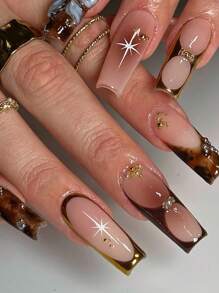 24 piezas de diseños de arte de uñas floral elegante - base marrón con estrellas, líneas doradas y elementos rayados, creando un efecto visual vanguardista y único, que permite a las damas lograr un estilo de uñas postizas atrevido, personalizado